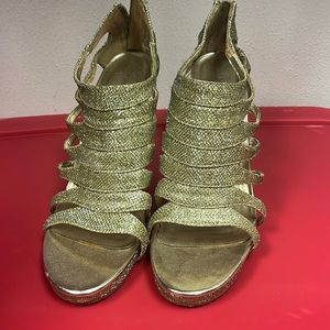 BEAUTIFUL Chinese laundry heels